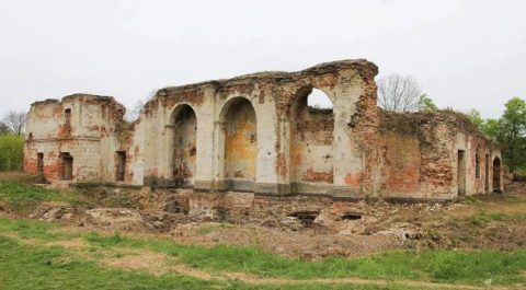 Руины Бернардинского  монастыря
